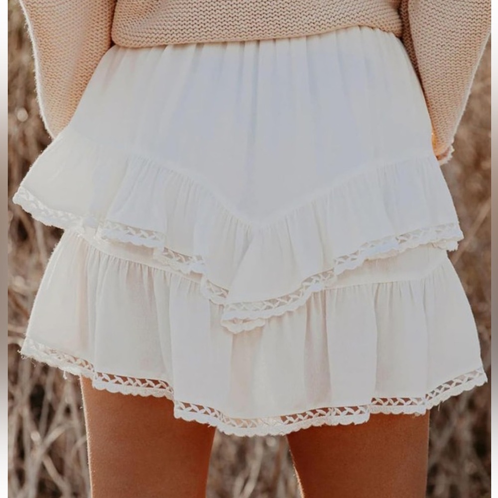 069- Elegant White Ruffle Skort - Picture 3 of 4